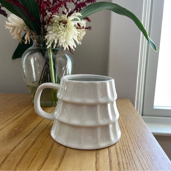 Godiva White Christmas Tree Mug NWOT - Picture 1 of 5